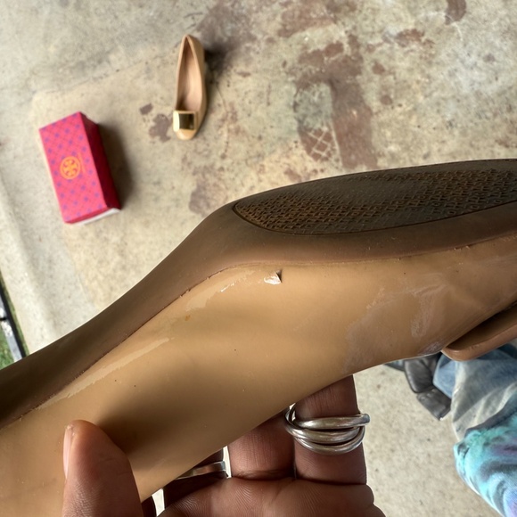 Tory Burch Tiernan Patent Leather Pumps Women’s Size 9 Beige Heels - Picture 6 of 9